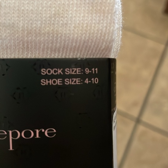 - - Woman’s Nanette lepore docks - Picture 4 of 4